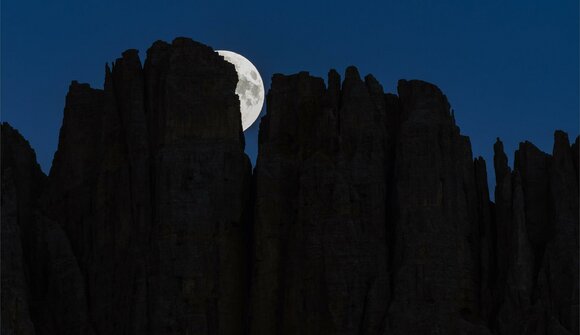 Escursione guidata sotto la luna piena