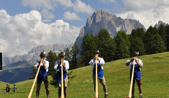 Restaurant Ritsch: Alphorn players