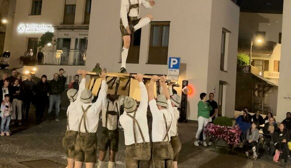 Serata lunga a Laion