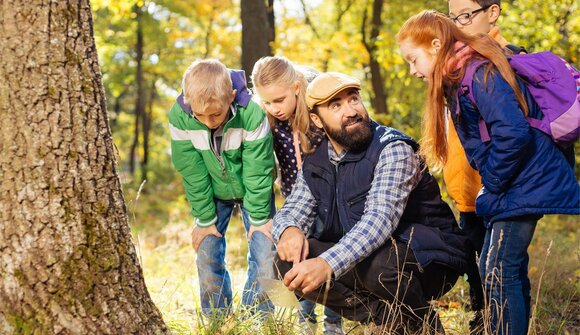 Passeggiata: bambini imparano il ladino