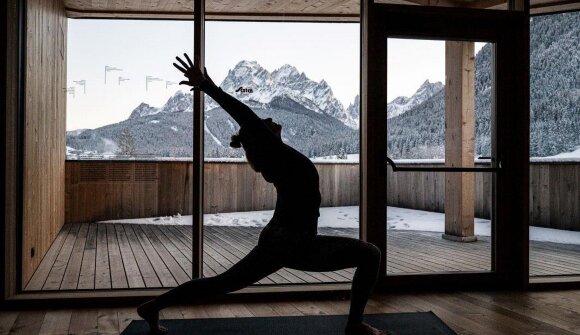 Calming winter Mountainyoga