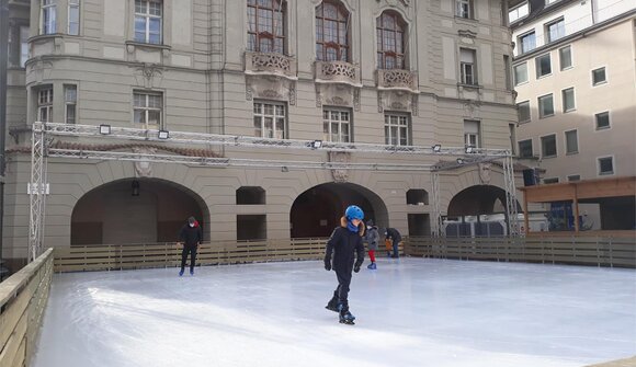 Charity Show Game - Eislaufen