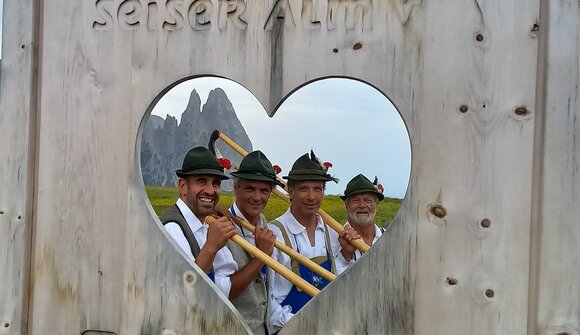 Alphornbläser bei der Tschötsch Alm