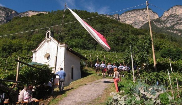 Kirchtig beim Höfl mit Festbetrieb