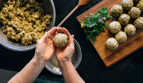 Che gusto: Prepariamo i canederli