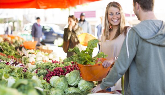 Farmers' market in Egna