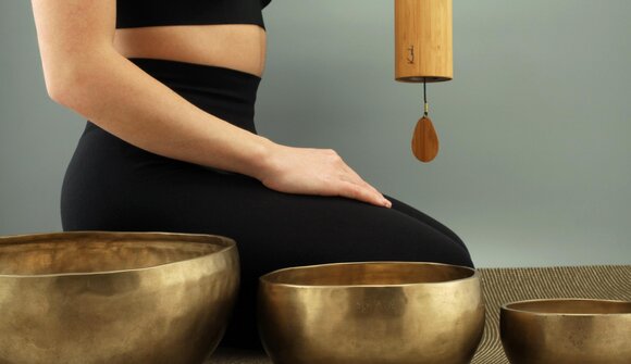 Singing bowls and essential oils