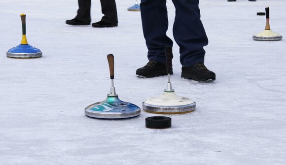 Curling sul ghiaccio a Scena