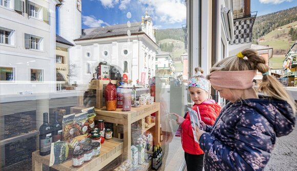 Größte Ostereiersuche der Dolomiten