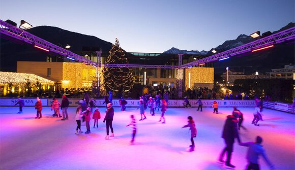 Eröffnung Eislaufplatz mit Eistänzern