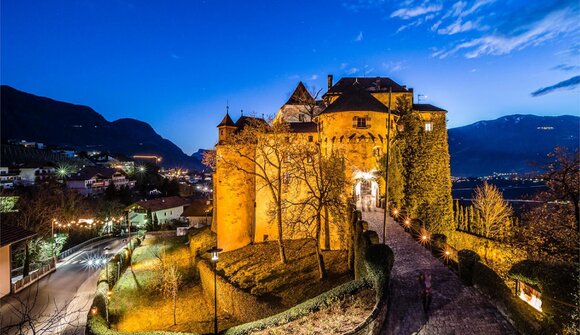 Visita notturna al castello di Scena