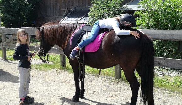 KIDS at the riding stable