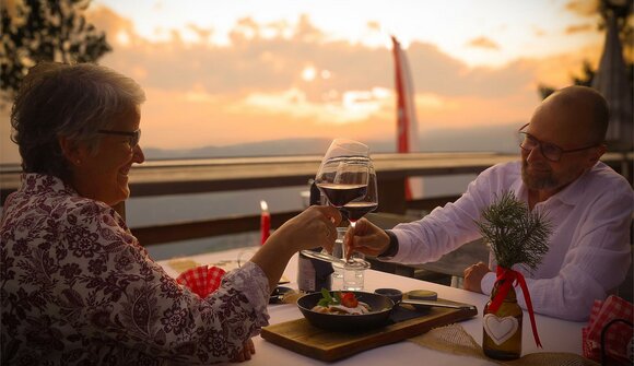 Cena romantica al tramonto