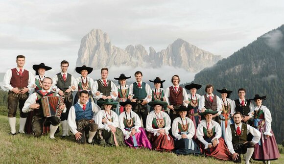 Folk dance group Ortisei