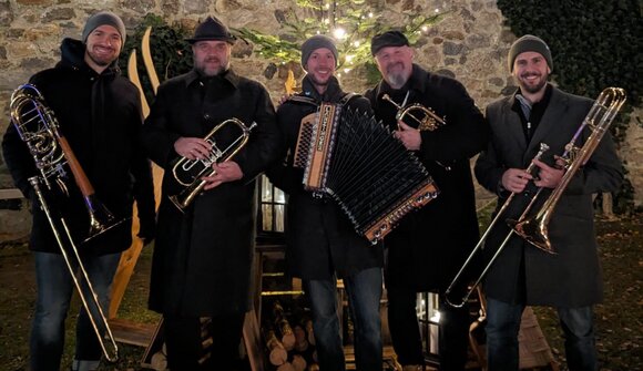 Live music at Christmas market