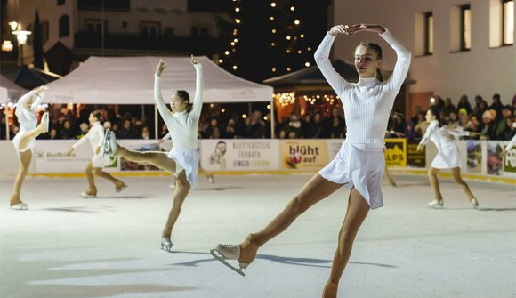 Iceshow in the centre of Scena