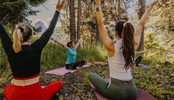 Yoga nel bosco: respira e rilassati