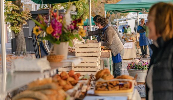 Farmers' market