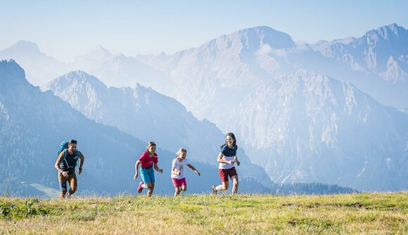 Familienwanderung am Kronplatz