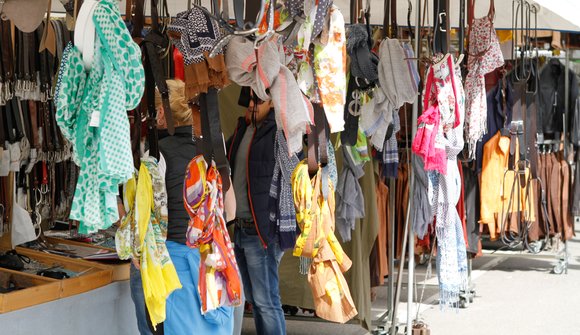 Weekly market in Calceranica al Lago