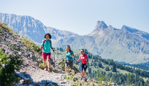 Hike at the foot of the Sassolungo