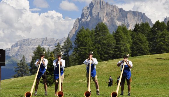 Suonatori di corni alpini