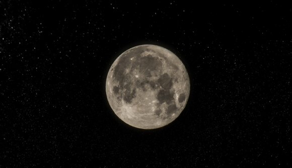 Notte int. di osservazione della Luna